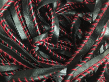 Кант матовый в мотке обшитый красной ниткой (метр) Кант матовый в мотке обшитый красной ниткой (метр)