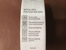 Этикетка состава (wool 50% polyester 50%) 2,5см (100м) Этикетка состава (wool 50% polyester 50%) 2,5см (100м)