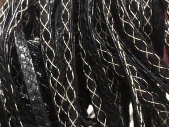 Бейка лаковая 5мм (30м) черная узор бежевый Бейка лаковая 5мм (30м) черная узор бежевый