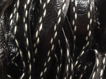 Бейка лаковая 15мм ручной стежок 2 ряда (30м) Бейка лаковая 15мм ручной стежок 2 ряда (30м)