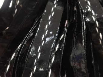 Бейка лаковая 15мм ручной стежок 1 ряд (30м) Бейка лаковая 15мм ручной стежок 1 ряд (30м)