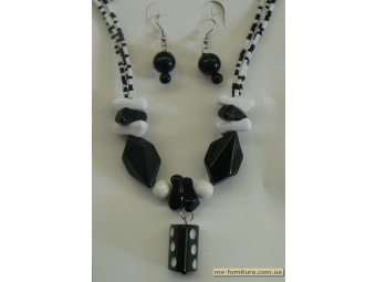 Колье+серьги бисер №5 пластмасса черный фигурки (30см) Колье+серьги бисер №5 пластмасса черный фигурки (30см)