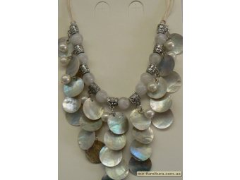 Колье веревка №22 жемчуг+пластмасса белый ракушка (30см) Колье веревка №22 жемчуг+пластмасса белый ракушка (30см)