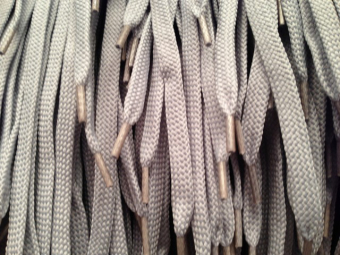 Шнурок ПЭ40 с наконечником (1шт) 1,25м Шнурок ПЭ40 с наконечником (1шт) 1,25м