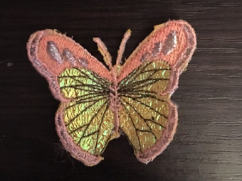 Вышивка апликация бабочка 6смх4,5см золотой Вышивка апликация бабочка 6смх4,5см золотой