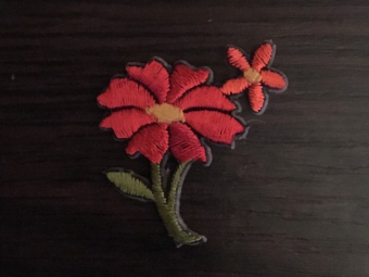 Вышивка апликация цветок маленький 2,5смх2,5см красный Вышивка апликация цветок маленький 2,5смх2,5см красный