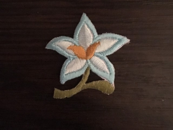 Вышивка апликация цветок маленький 3,5смх3,5см голубой Вышивка апликация цветок маленький 3,5смх3,5см голубой