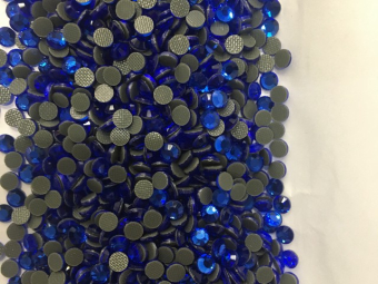 Камешки клеевые стразы DMC ss16 (1440шт) sapphire Камешки клеевые стразы DMC ss16 (1440шт) sapphire