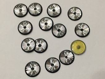 Камешки клеевые стразы металл 15мм №18 (190шт) Камешки клеевые стразы металл 15мм №18 (190шт)