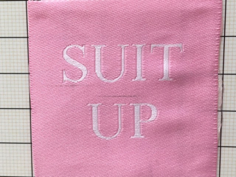 Этикетка тканная жакардовая 5см Suit (1000шт) под заказ Этикетка тканная жакардовая 5см Suit (1000шт) под заказ