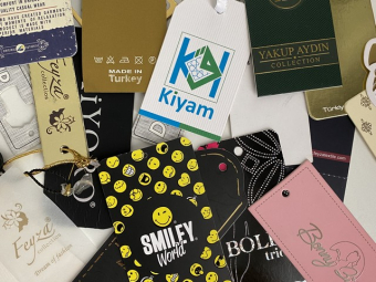 Этикетки картонные с логотипом 6х12см под заказ (1000шт) Этикетки картонные с логотипом 6х12см под заказ (1000шт)