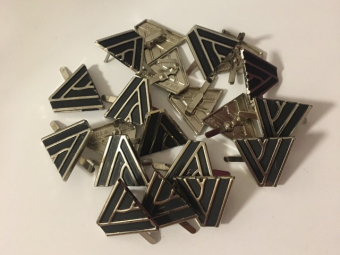 Пряжка крабик пирамида 20х20мм (200шт) Пряжка крабик пирамида 20х20мм (200шт)